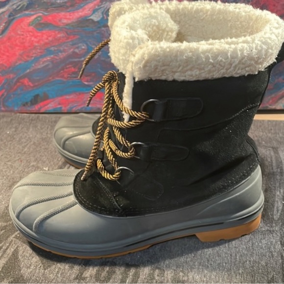 Winter snow boots, Cat and Jack (reposhing). Girls 6 but perfect ladies 7 fit. - Picture 2 of 4